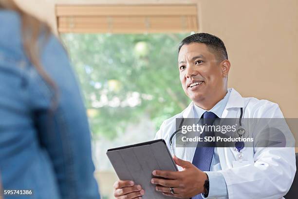 Photo Session Doctor Doctor Patient Counseling Question Photos and Premium High Res Pictures ...