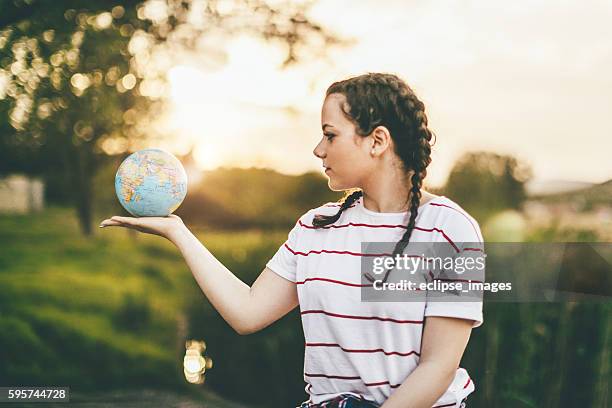 globus in den händen - people holding hands around globe stock-fotos und bilder