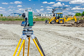 Geodesist device, is working with total station.