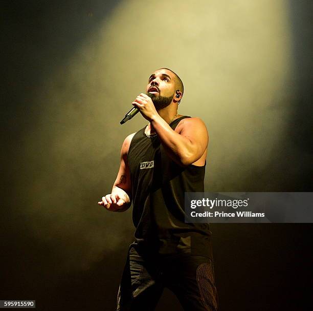 Drake Concert Photos and Premium High Res Pictures - Getty Images