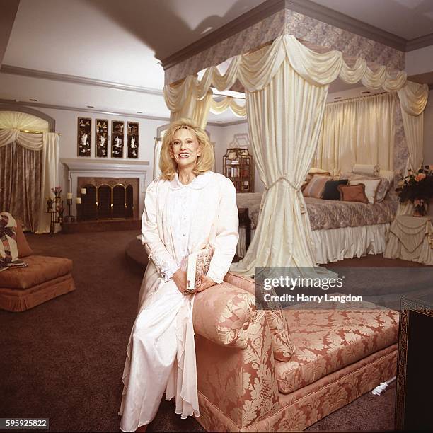 Singer Tammy Wynette poses for a portrait at home in 1995 in Franklin, Tennessee.