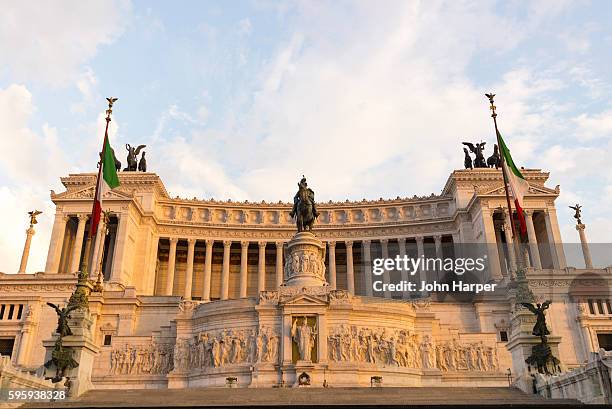 victor emmanuel ii monument, rome, italy - altare della patria foto e immagini stock