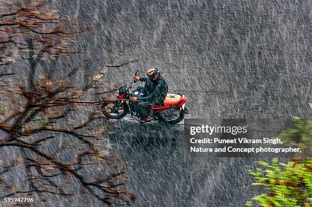 mumbai rain - india rain stock-fotos und bilder