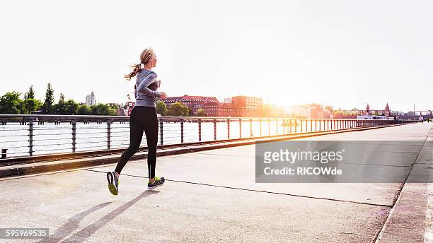 woman jogging in berlin city - jogging stock-fotos und bilder