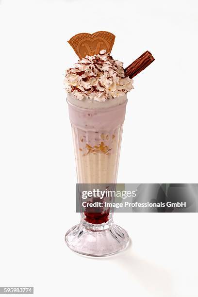 knickerbocker glory (ice cream sundae with fruit & cream, uk) - knickerbocker glory stock pictures, royalty-free photos & images