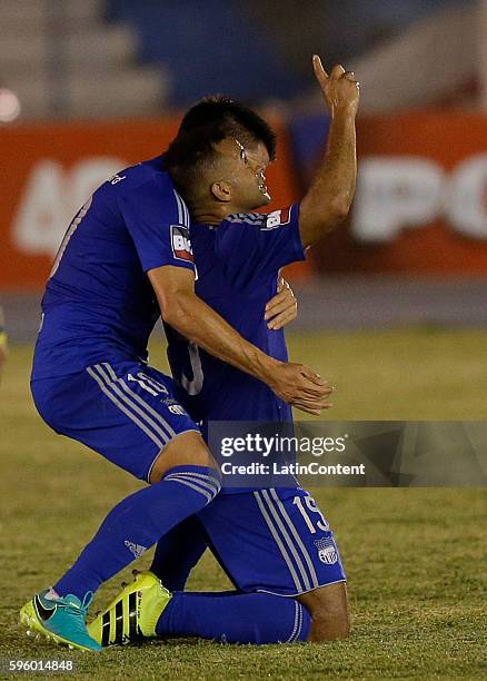 Pedro Quinonez of Emelec celebrates with teammates after scoring the first goal during a match between Emelec and Deportivo Cuenca as part of...