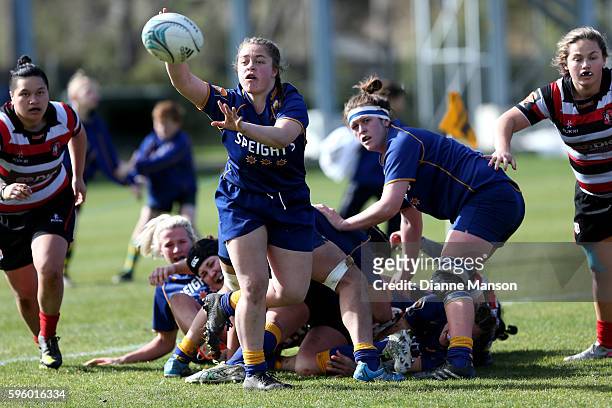 Lininia Kaufana of Otago passes the pall during the round four Farah Palmer Cup match between Otago and Counties Manukau at University Oval on August...