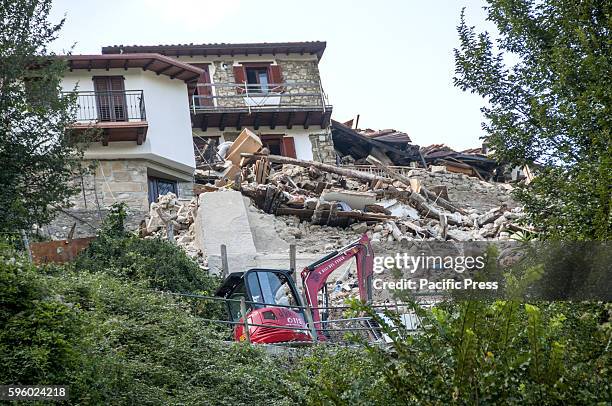 The earth continues to tremble in Amatrice after the earthquake of magnitude 6 to August 24, 2016 struck central Italy. There have been new...