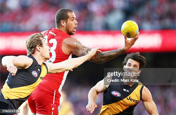 Lance Franklin of the Swans handles the ball during the round 23 AFL match between the Sydney Swans and the Richmond Tigers at Sydney Cricket Ground...