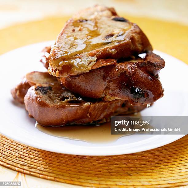 cinnamon raisin french toast with maple syrup - raisin toast stock pictures, royalty-free photos & images