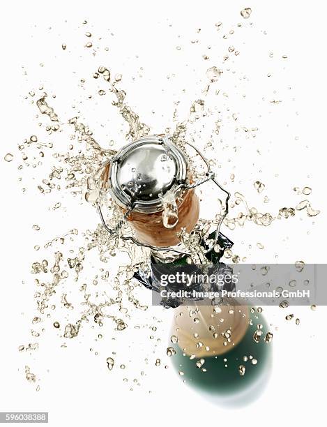 cork flying out of a sparkling wine bottle - sektkorken stock-fotos und bilder
