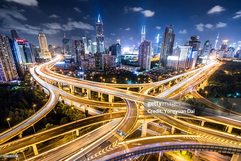 Shanghai Highway bei Nacht