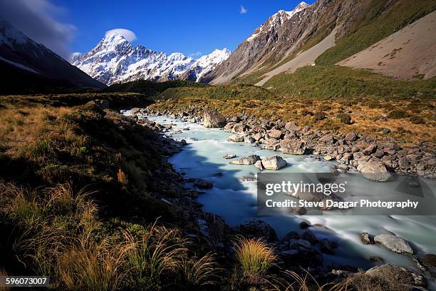 mt cook and stream - twizel stock-fotos und bilder