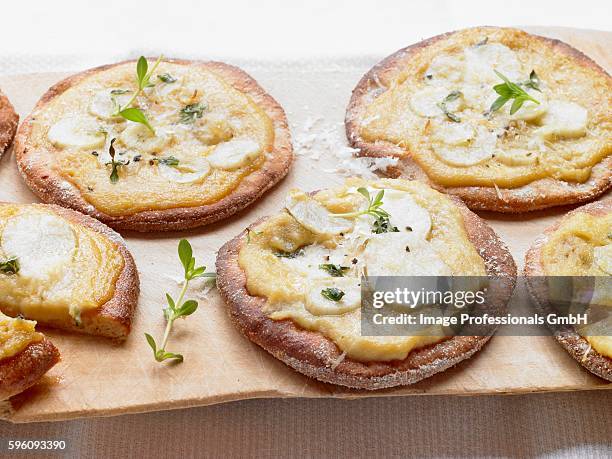 mini pizzas topped with jerusalem artichokes and jerusalem artichoke puree - mini quiche stock pictures, royalty-free photos & images