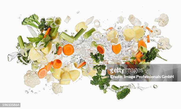 mirepoix and herbs with a splash of water - mirepoix comida fotografías e imágenes de stock