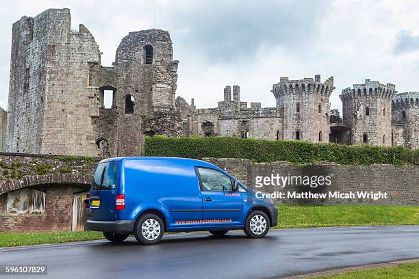 travelers stop by raglan castle. - wales burg stock-fotos und bilder