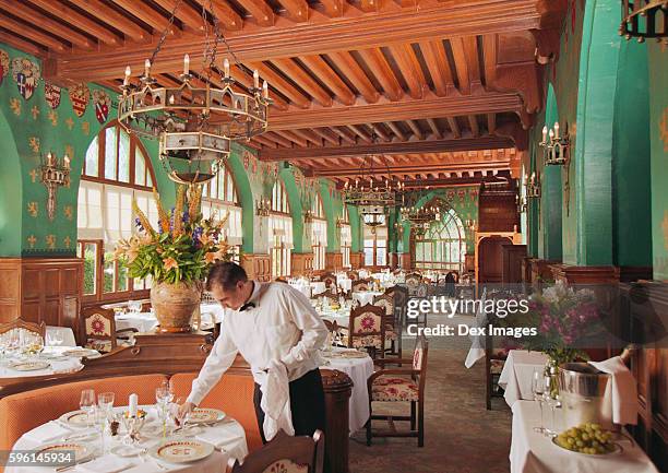 waiter setting tables at hotel restaurant - carcassonne imagens e fotografias de stock