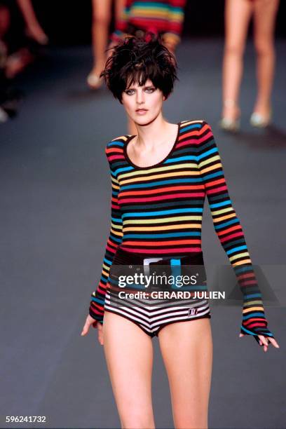 British model Stella Tennant presents a creation for Sonia Rykiel during the 1996 Spring/Summer ready-to-wear collection fashion show, on October 15,...