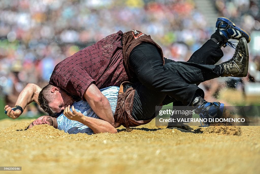 SWITZERLAND-TRADITION-WRESTLING