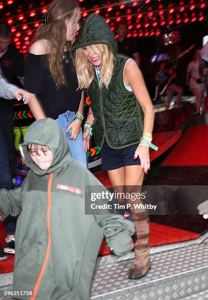 Amanda Holden joins some young friends on the waltzer on day two of The Big Feastival at Alex James' Farm on August 27, 2016 in Kingham, Oxfordshire.