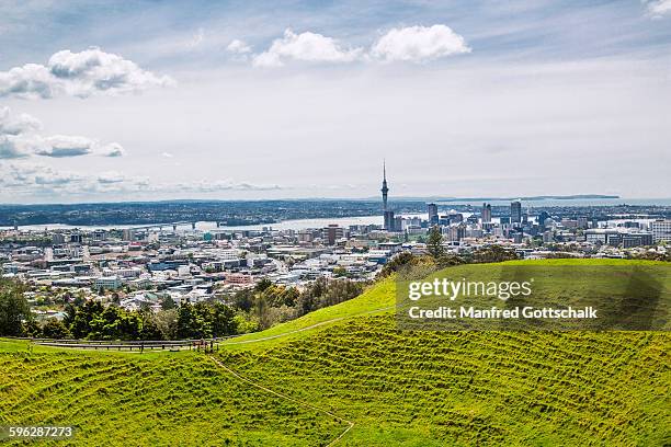 auckland mount eden crater - mount eden stockfoto's en -beelden