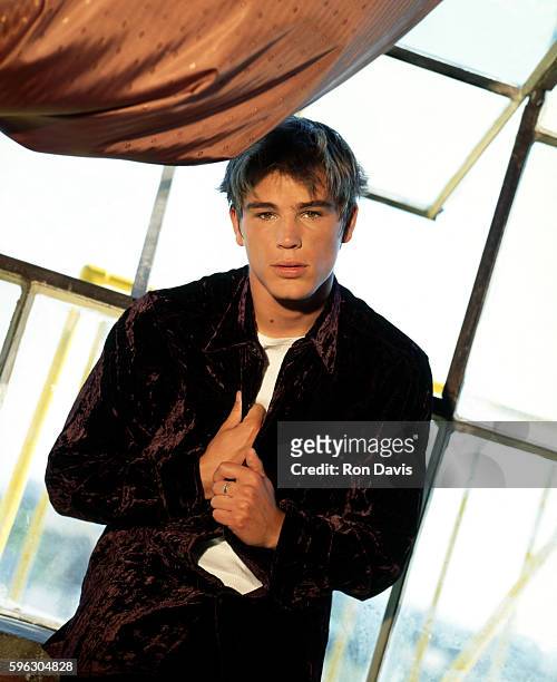 Actor Josh Hartnett poses for a portrait circa 1995 in Los Angeles, California.