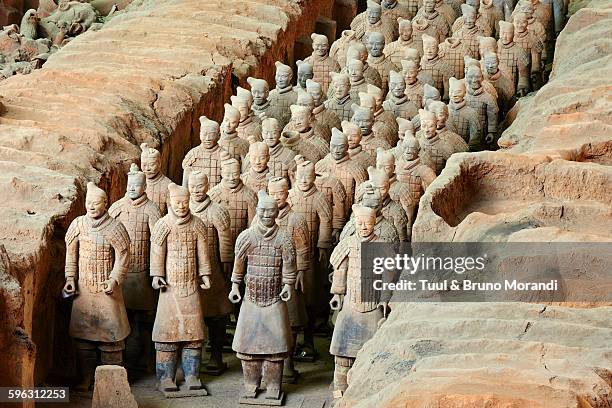 china, shaanxi, xian, army of terracotta warriors - terrakotta armee stock-fotos und bilder