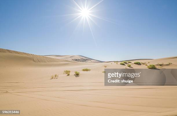 inner mongolia he lin dan way in the desert - physical geography ストックフォトと画像