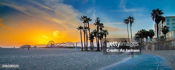 sunset over venice beach - playa de santa mónica fotografías e imágenes de stock