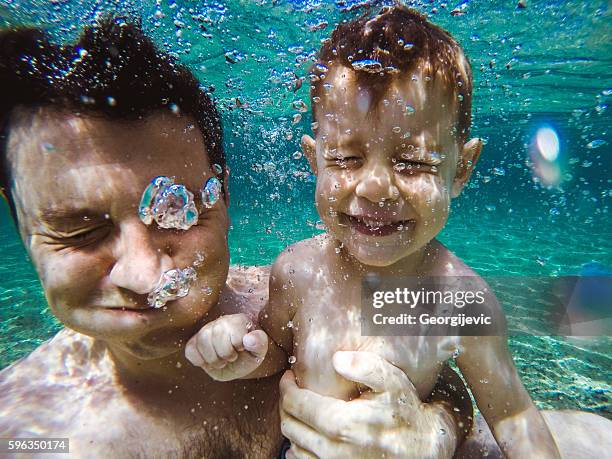 vacation with daddy - underwater diving bildbanksfoton och bilder