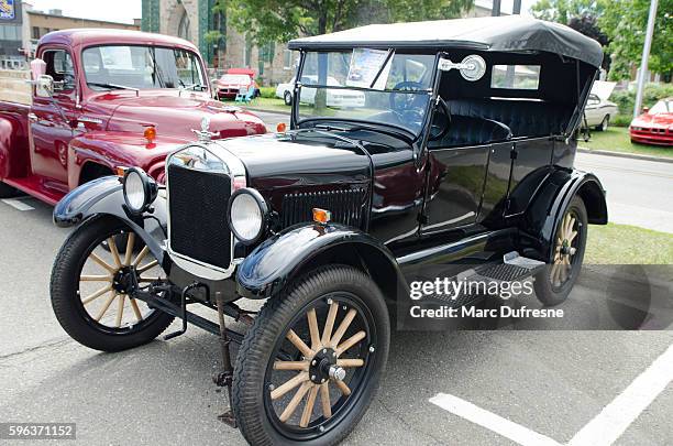 antique car: ford t 1925 - model t ford stockfoto's en -beelden