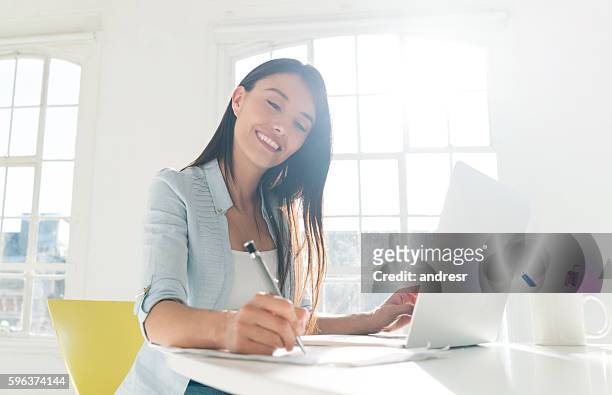 woman paying bills online at home - chloe grace moretz signs copies of if i stay stockfoto's en -beelden