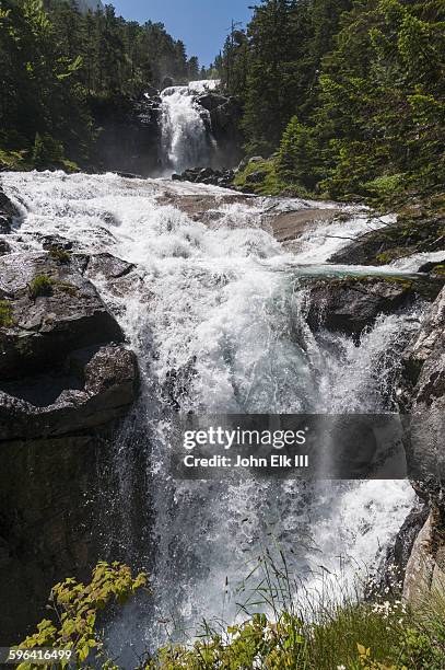 pont d'espagne, gave de marcadou river - hautes pyrénées photos et images de collection
