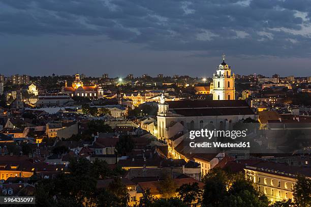 lithuania, vilnius, old town vilnius in the evening, church of st. john, vilnius university on the right side - vilnius bildbanksfoton och bilder