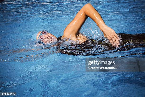 female triathlete swimming in pool - front crawl stock pictures, royalty-free photos & images