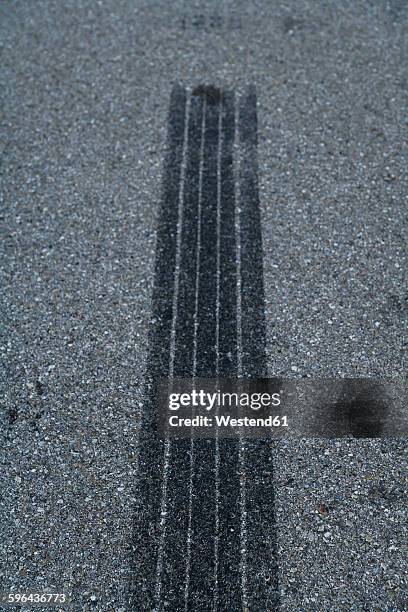 germany, bavaria, skidmarks on tarmac - brake stock pictures, royalty-free photos & images
