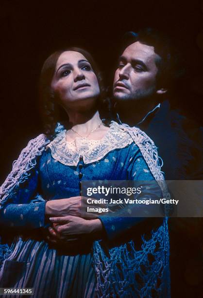 Canadian soprano Teresa Stratas and Spanish tenor Jose Carreras perform at the final dress rehearsal prior to the premiere of the Metropolitan...