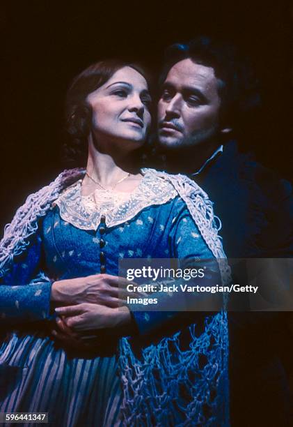 Canadian soprano Teresa Stratas and Spanish tenor Jose Carreras perform at the final dress rehearsal prior to the premiere of the Metropolitan...