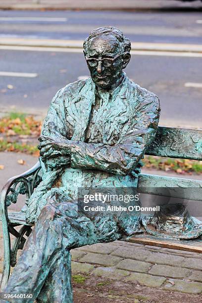 patrick kavanagh, irish poet, statue, dublin, ireland - patrick kavanagh stock pictures, royalty-free photos & images