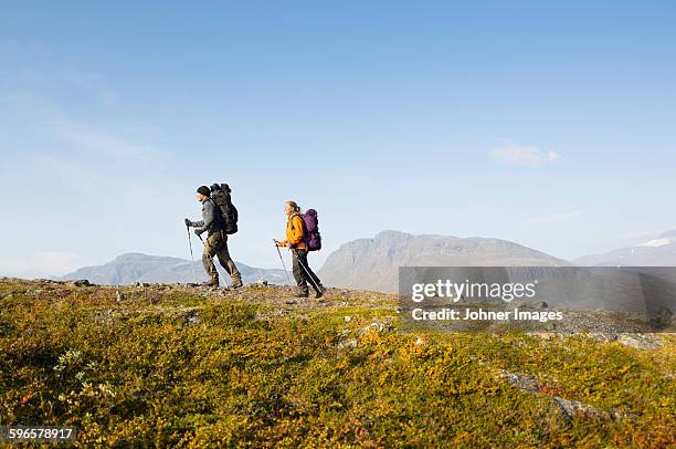 couple hiking - mountain side stock pictures, royalty-free photos & images