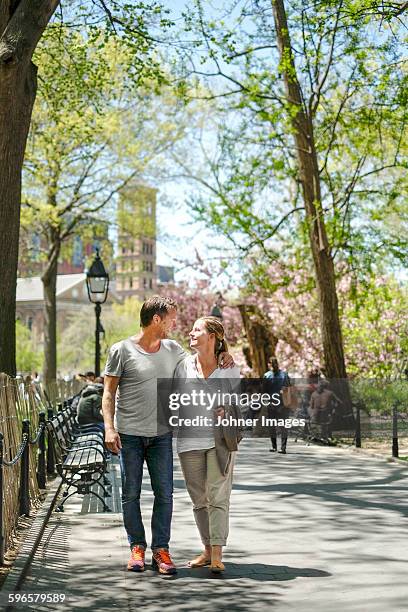 couple walking in park - washington dc summer stock pictures, royalty-free photos & images