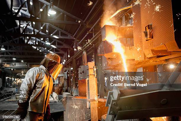 steel worker - ijzer stockfoto's en -beelden