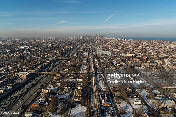 aerial of highway to chicago, illinois - chicago suburbs stock pictures, royalty-free photos & images