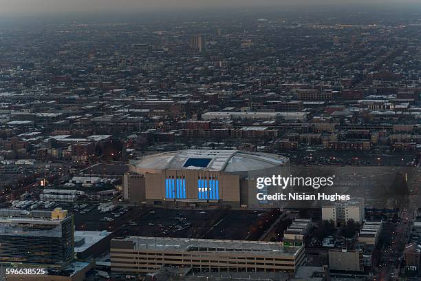 aerial of united center in chicago, il - chicago suburb stock pictures, royalty-free photos & images