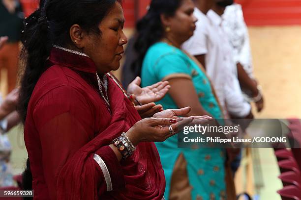 inter-religious homage to the indian soldiers killed in world war 1. - french and indian war stock pictures, royalty-free photos & images