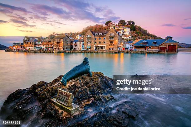 sunset at nelson the seal, looe, cornwall - looe stockfoto's en -beelden