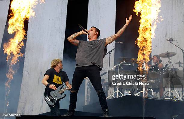 Jia O'Connor and Winston McCall of Parkway Drive perform on Day 2 of Reading Festival at Richfield Avenue on August 27, 2016 in Reading, England.