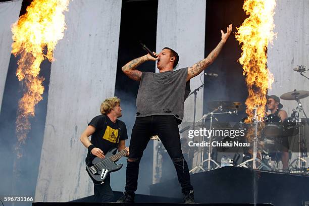 Jia O'Connor and Winston McCall of Parkway Drive perform on Day 2 of Reading Festival at Richfield Avenue on August 27, 2016 in Reading, England.