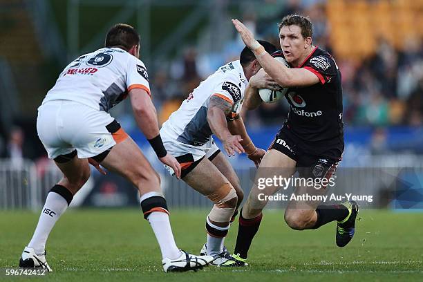 Ryan Hoffman of the Warriors runs the ball during the round 25 NRL match between the New Zealand Warriors and the Wests Tigers at Mount Smart Stadium...