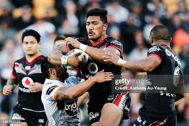 Albert Vete of the Warriors on the charge during the round 25 NRL match between the New Zealand Warriors and the Wests Tigers at Mount Smart Stadium...